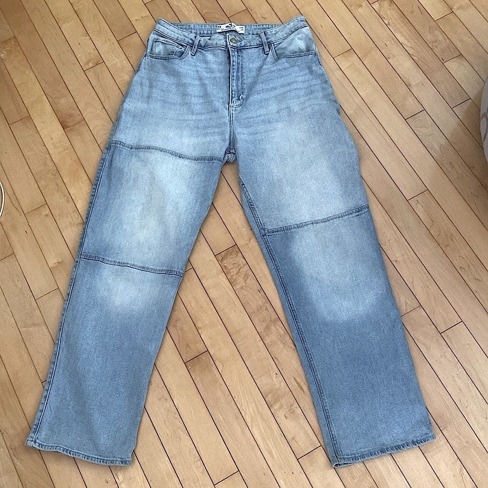HOLLISTER ultra high-Rise Dad Jean in light Blue Denim Size W: 32 L: 31